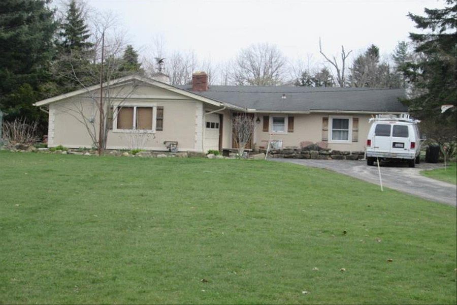 1st image of 28 E Bel Meadow Ln