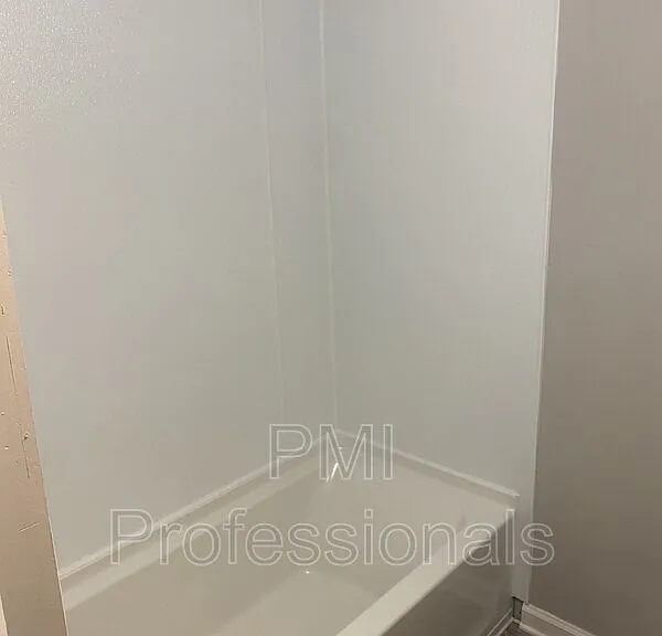 530 E State St #A — Photo 3