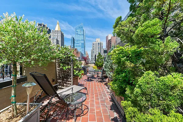 Sold by Compass | media 24