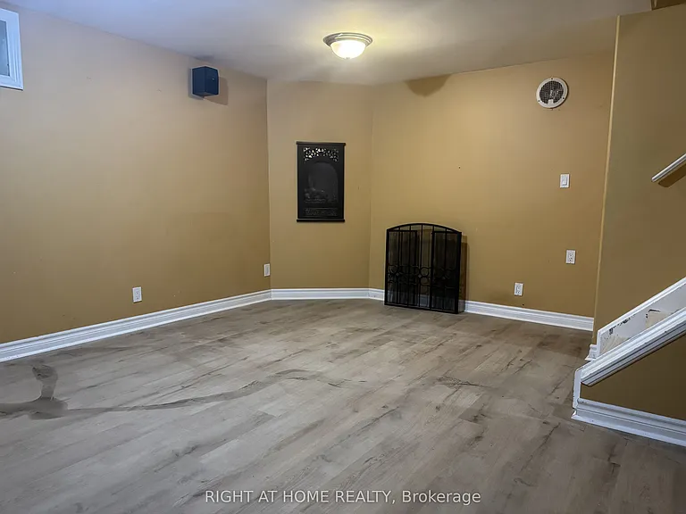 18 Annamaria Dr — Photo 27