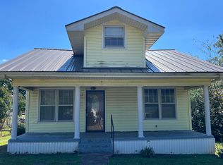 908 1st St, Tuscumbia, AL 35674