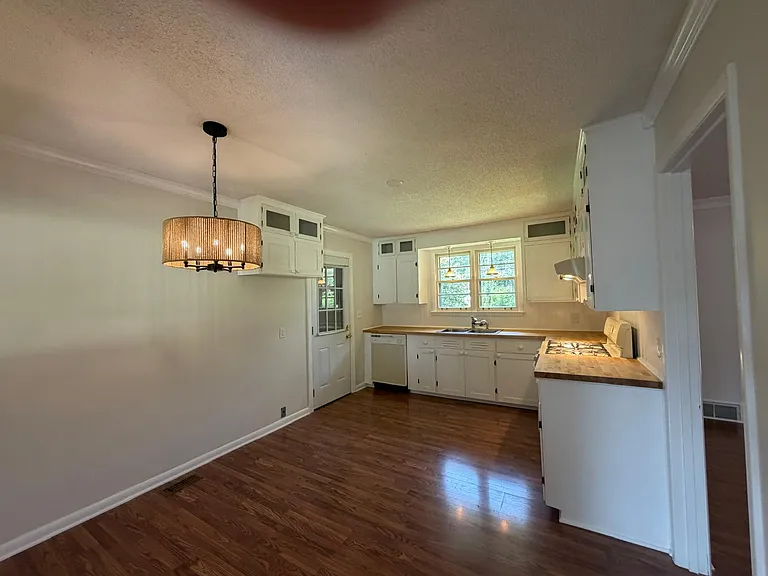 524 Graycroft Dr SW — Photo 5