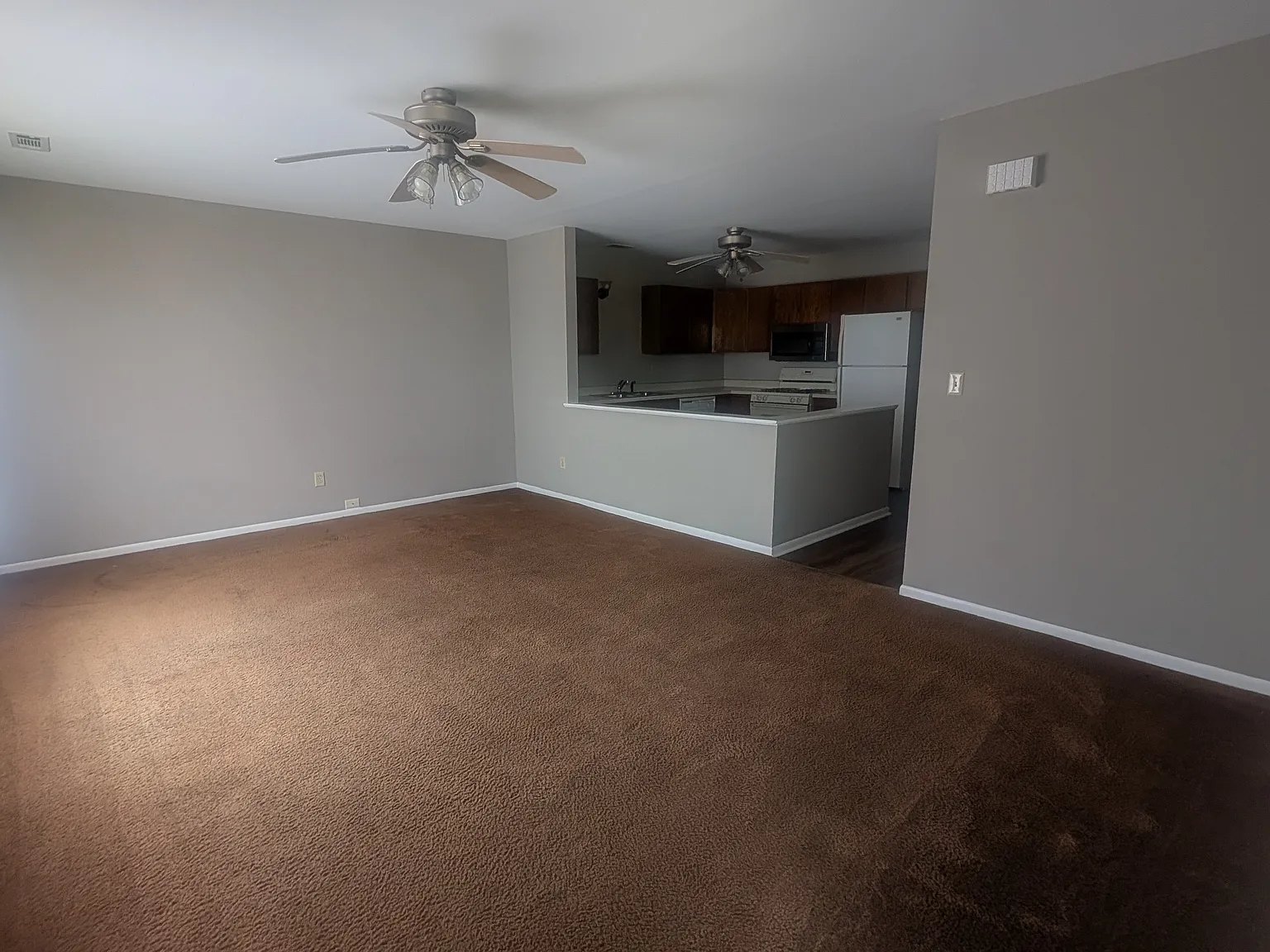 2 bed, 900 sqft, $1,650 — Photo 2
