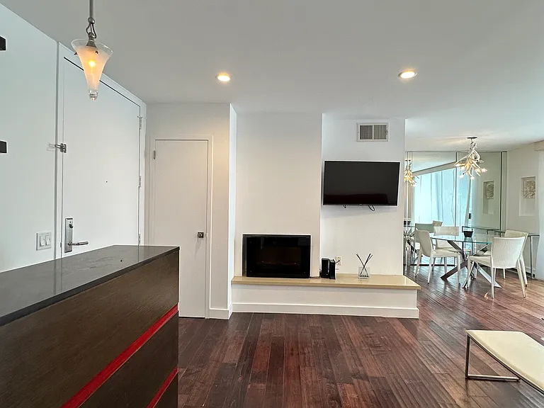 100 S Doheny Dr #923 — Photo 18