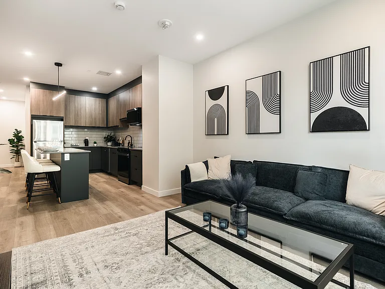 736 8th Ave SW — Photo 75