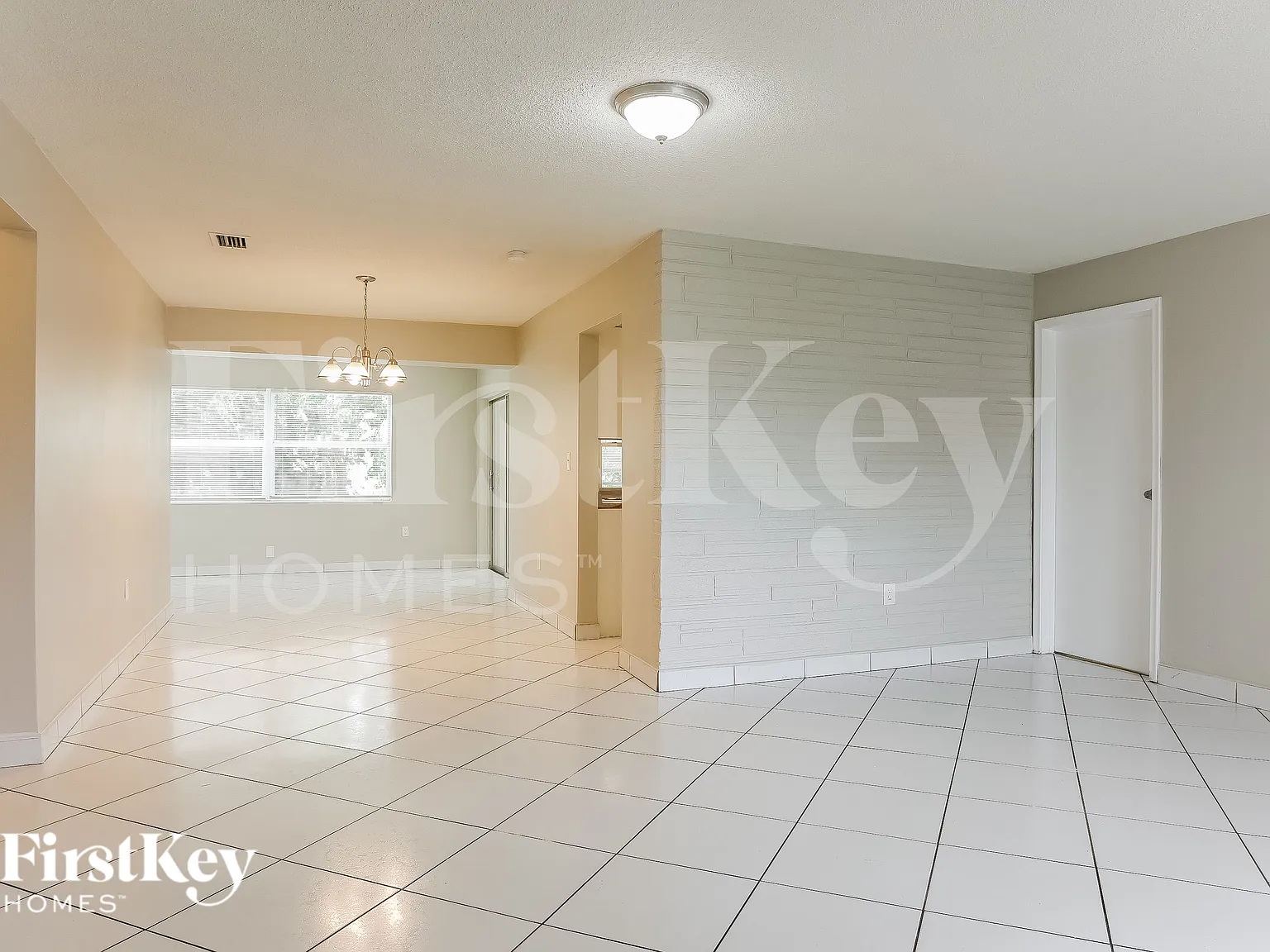 3 bed, 2.0 bath, 1616 sqft, $3,420 — Photo 4