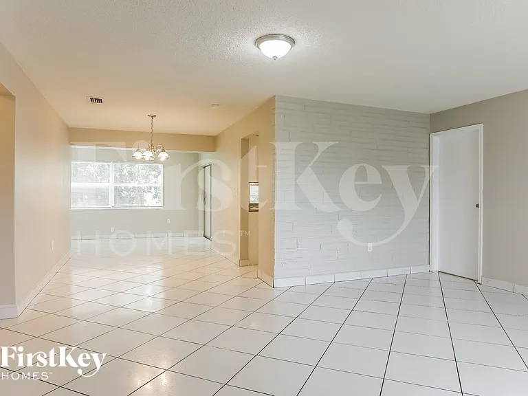 6891 NW 25th Ct — Photo 4