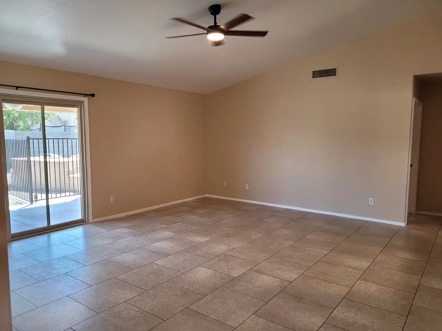 3 bed, 1436 sqft, $2,300 — Photo 3