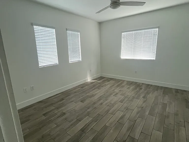 486 E 30th St #101 — Photo 4