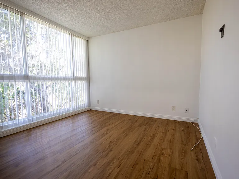 13059 Oxnard St #209 — Photo 11