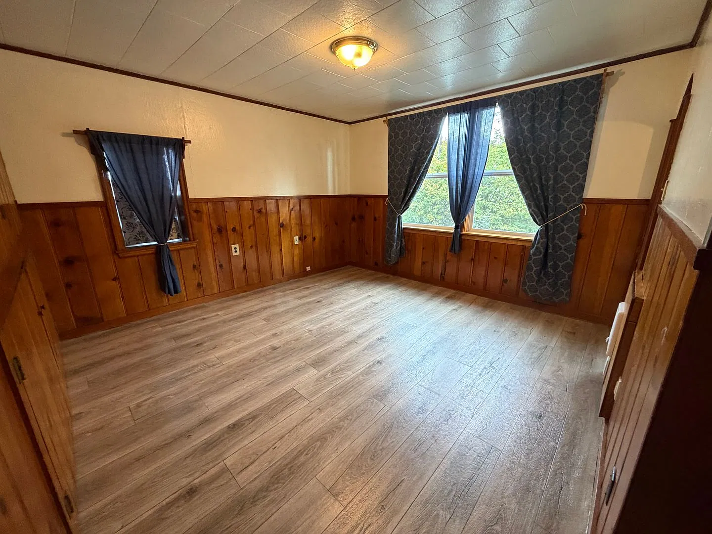 Tucked away 1 bedroom house — Photo 1