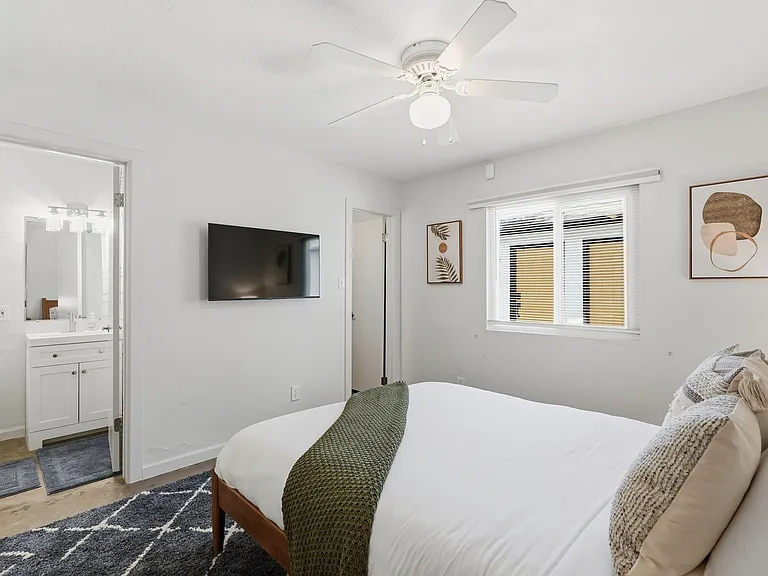 1421 E Roosevelt St #4 — Photo 17