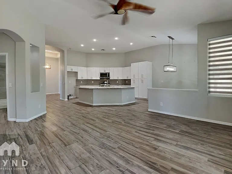 1421 W Maplewood St — Photo 5