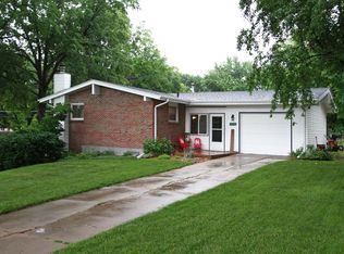 6100 Meadowbrook Ln, Lincoln, NE 68510