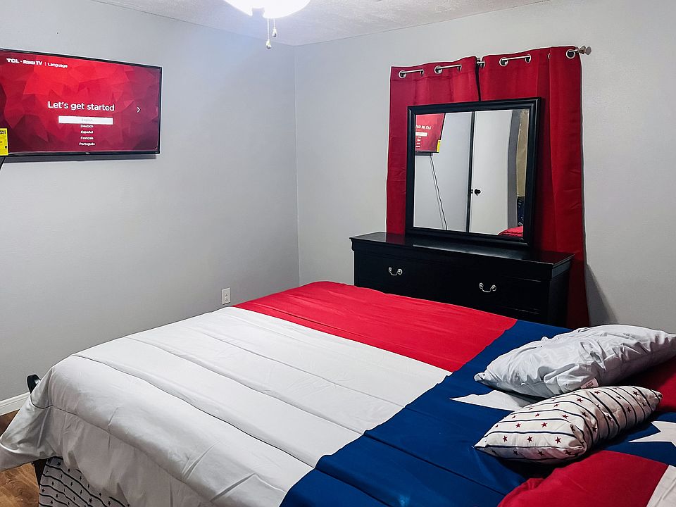 2nd image of 1702 Fort Worth St #14926207