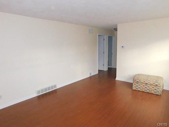 5th image of 304 Pleasantview Dr