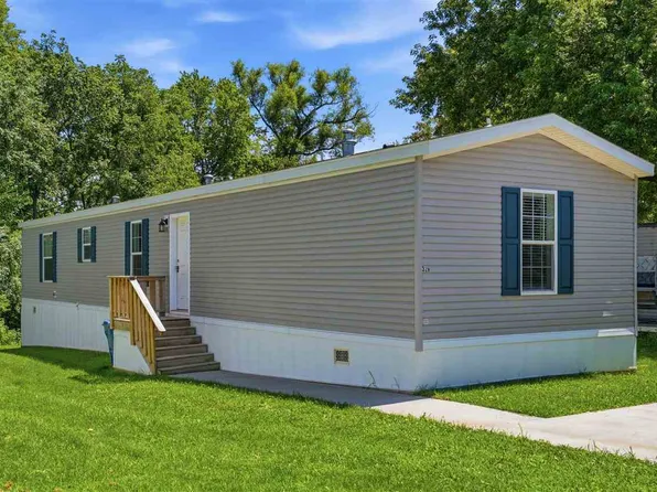 3701 2nd St #326, Coralville, IA 52241