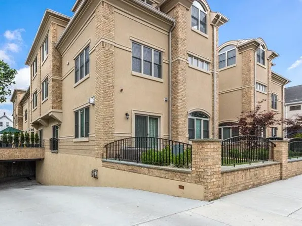 244 Adams St #5, Newton, MA 02458