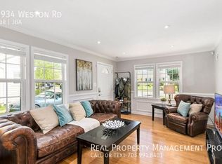 6934 Weston Rd, Falls Church, VA 22042