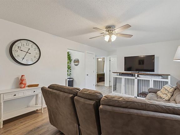 5th image of 711 Spruce Dr