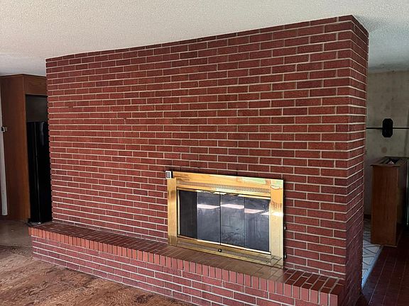 4th image of 9149 Meadowview Rd