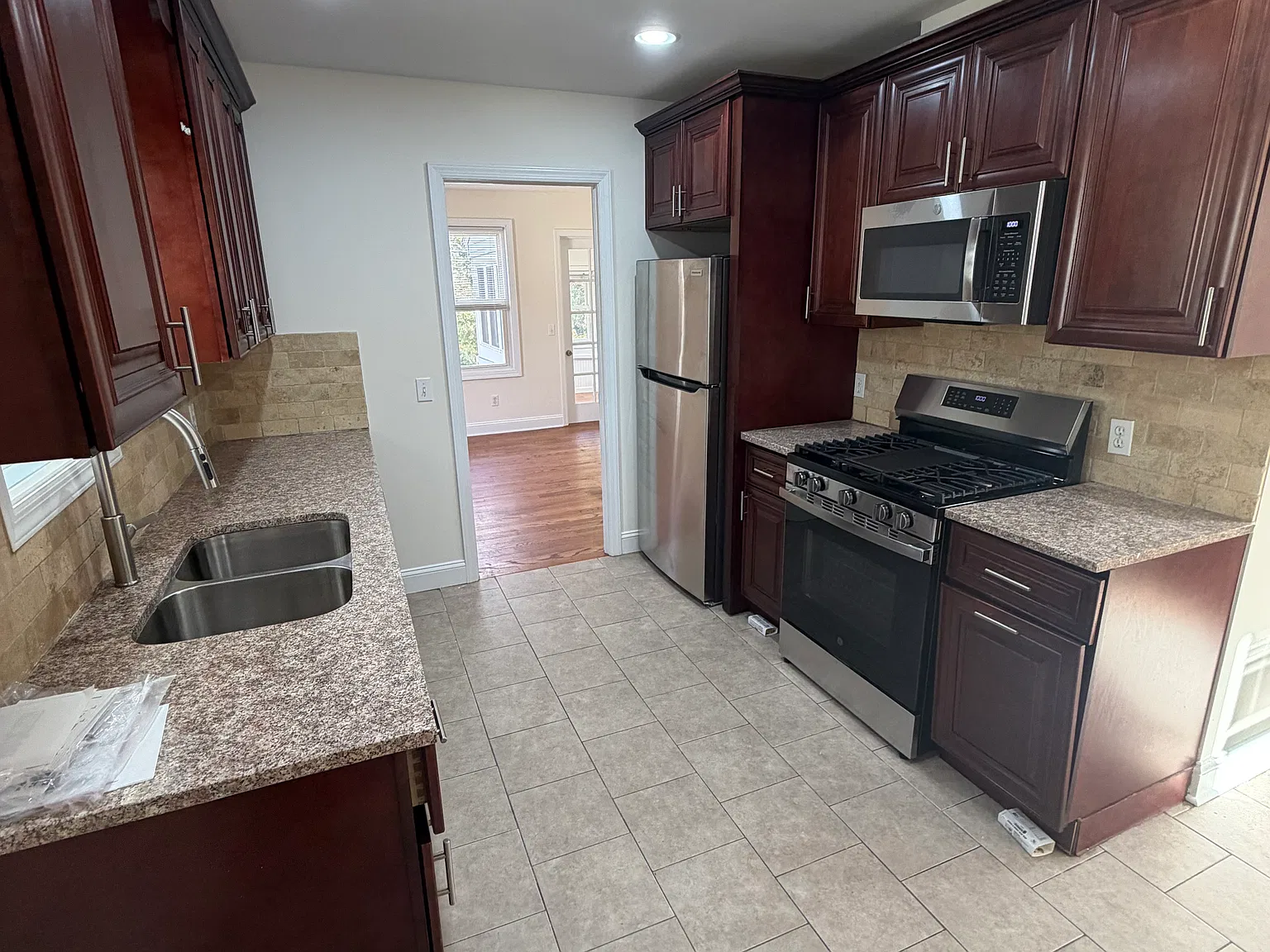 2 bed, 1.5 bath, 1050 sqft, $3,000 — Photo 3