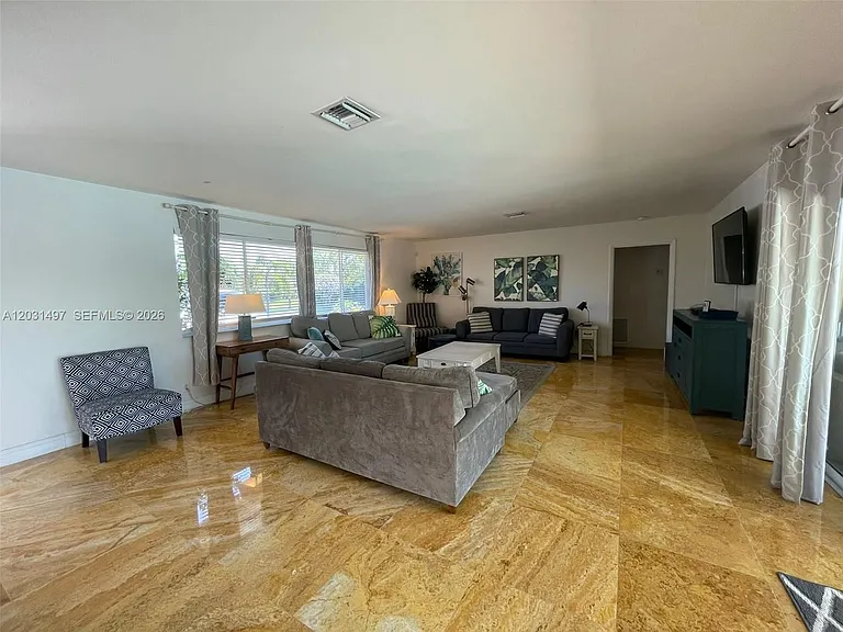 4410 N Buchanan St — Photo 14