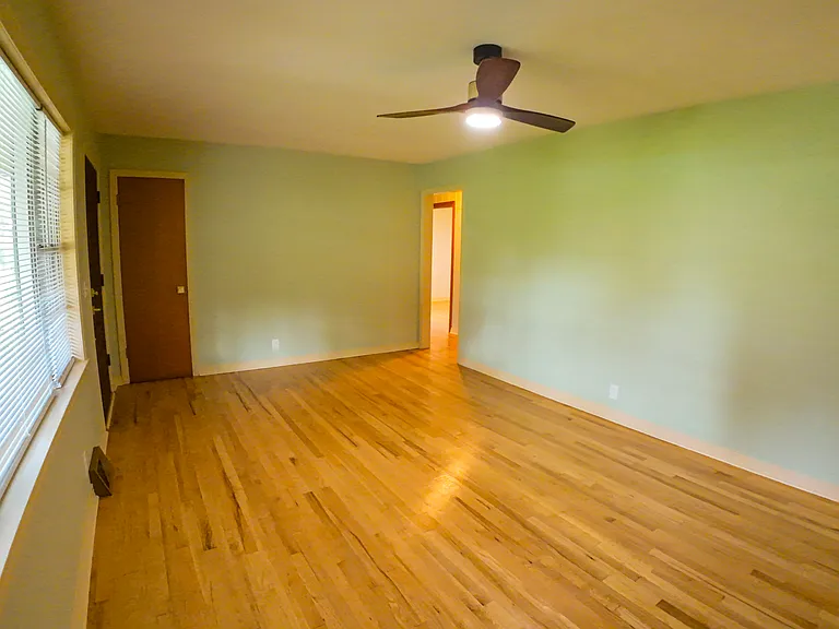 110 Willow Dr — Photo 17