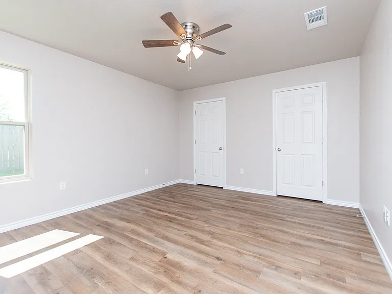 2542 Leroy Ln #B — Photo 8