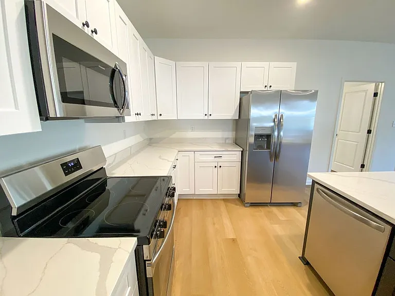 33 Oak Ave — Photo 8
