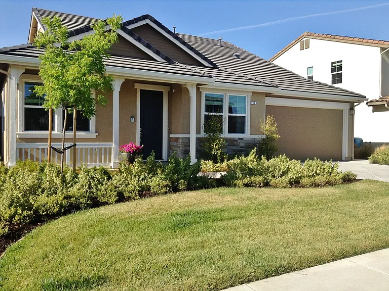 925 Fulton Way — Photo 1