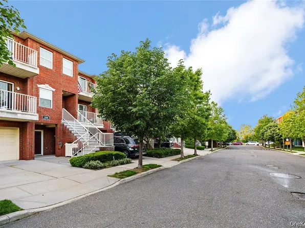 319 Endeavor Place #43, College Point, NY 11356