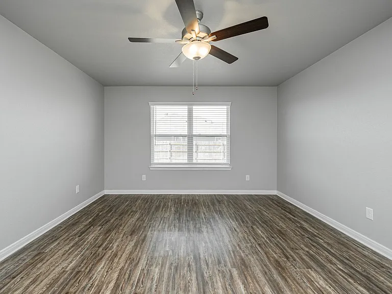 1368 Kingsgate Dr — Photo 25