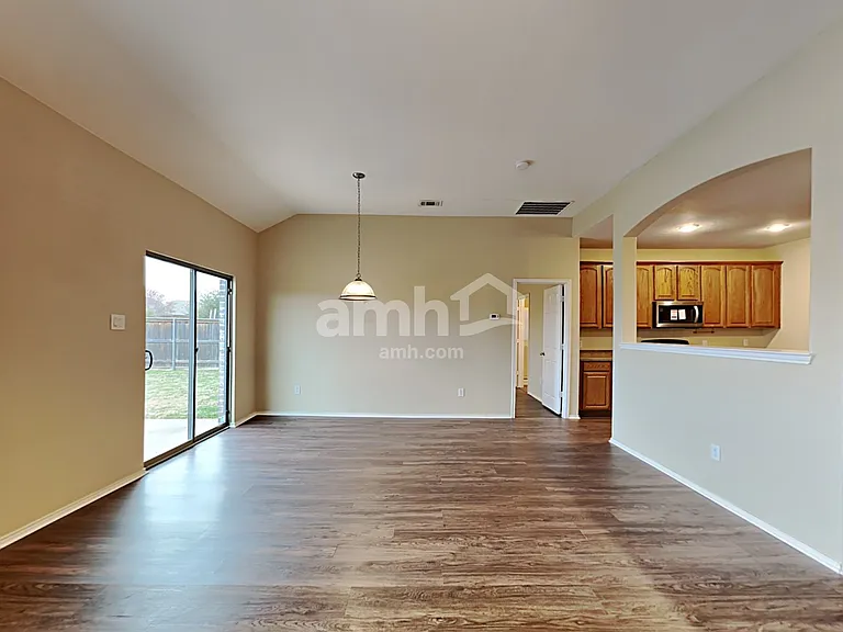 1100 Oakbrook St — Photo 5