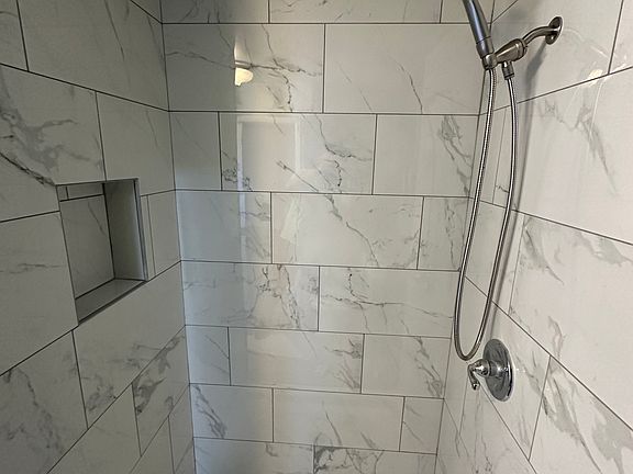 5th image of 240 W 8th Ave