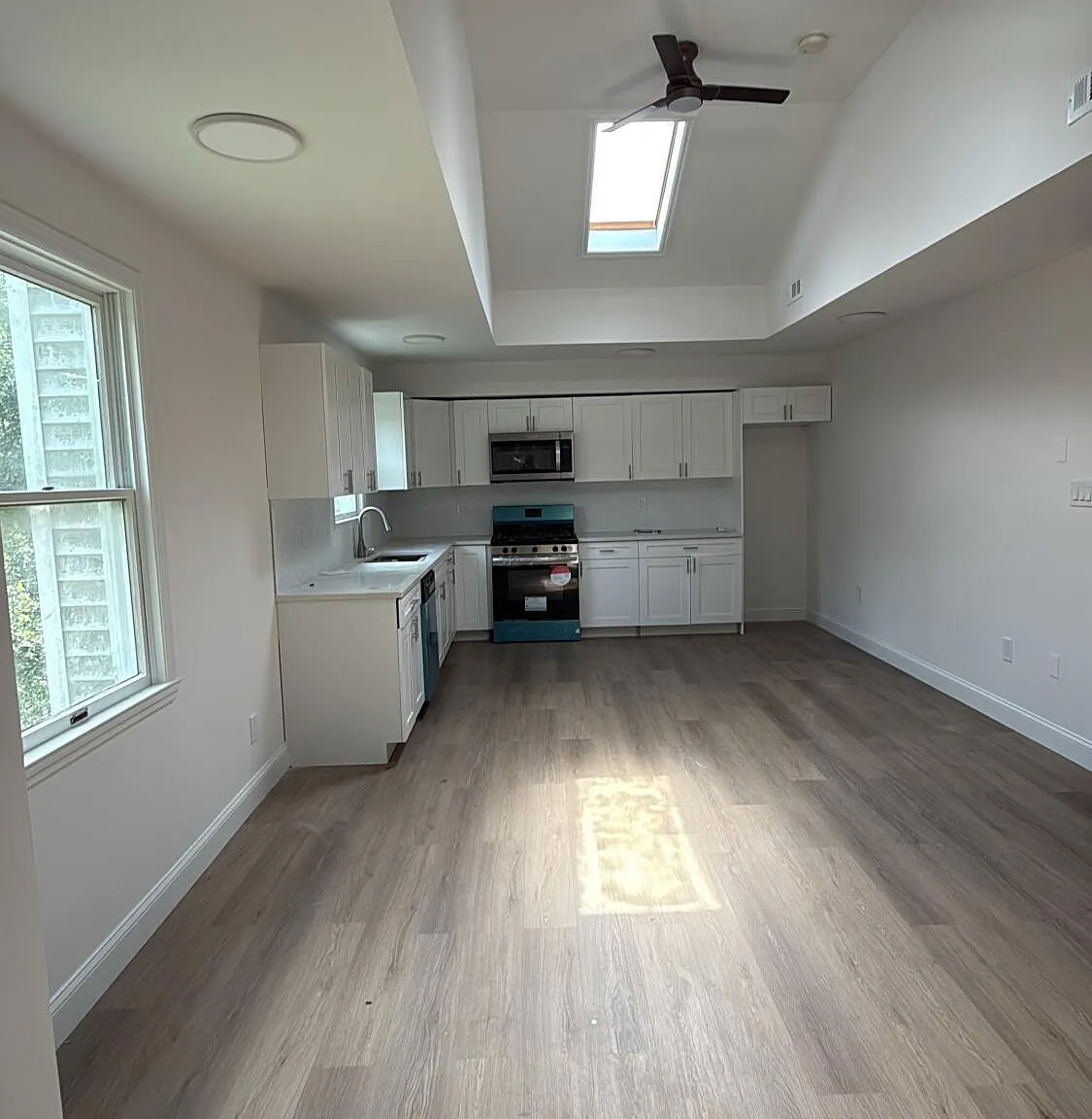 1 bed, 850 sqft, $1,600 — Photo 2