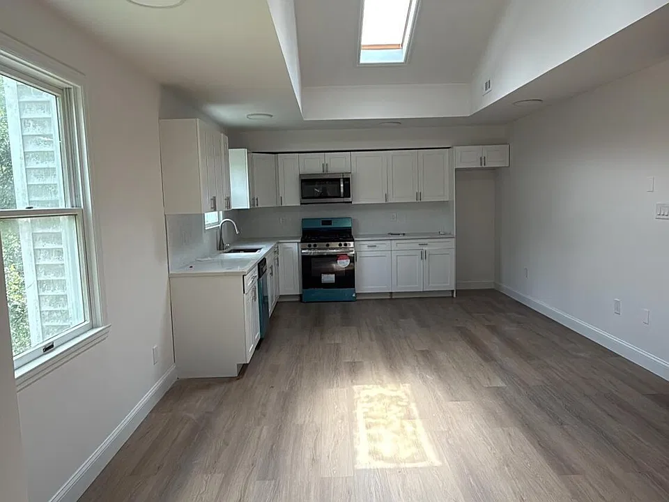 64 Grove Ave