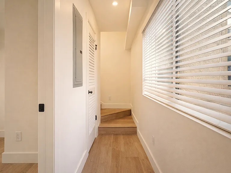 1803 Oxford St — Photo 37