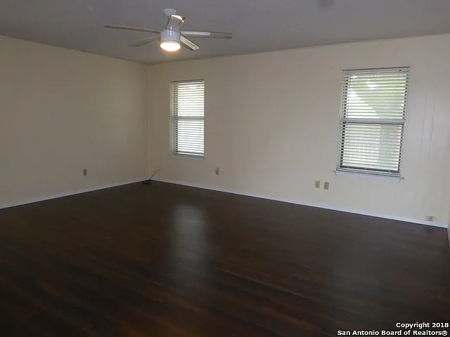 3 bed, 1.0 bath, 1220 sqft, $1,450 — Photo 4