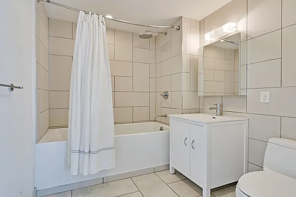 Rented by Golden Lioness Corp | media 13