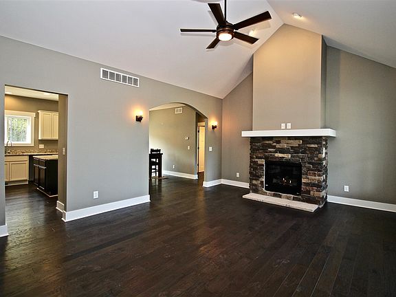 3rd image of 1045 Cloverdale Dr