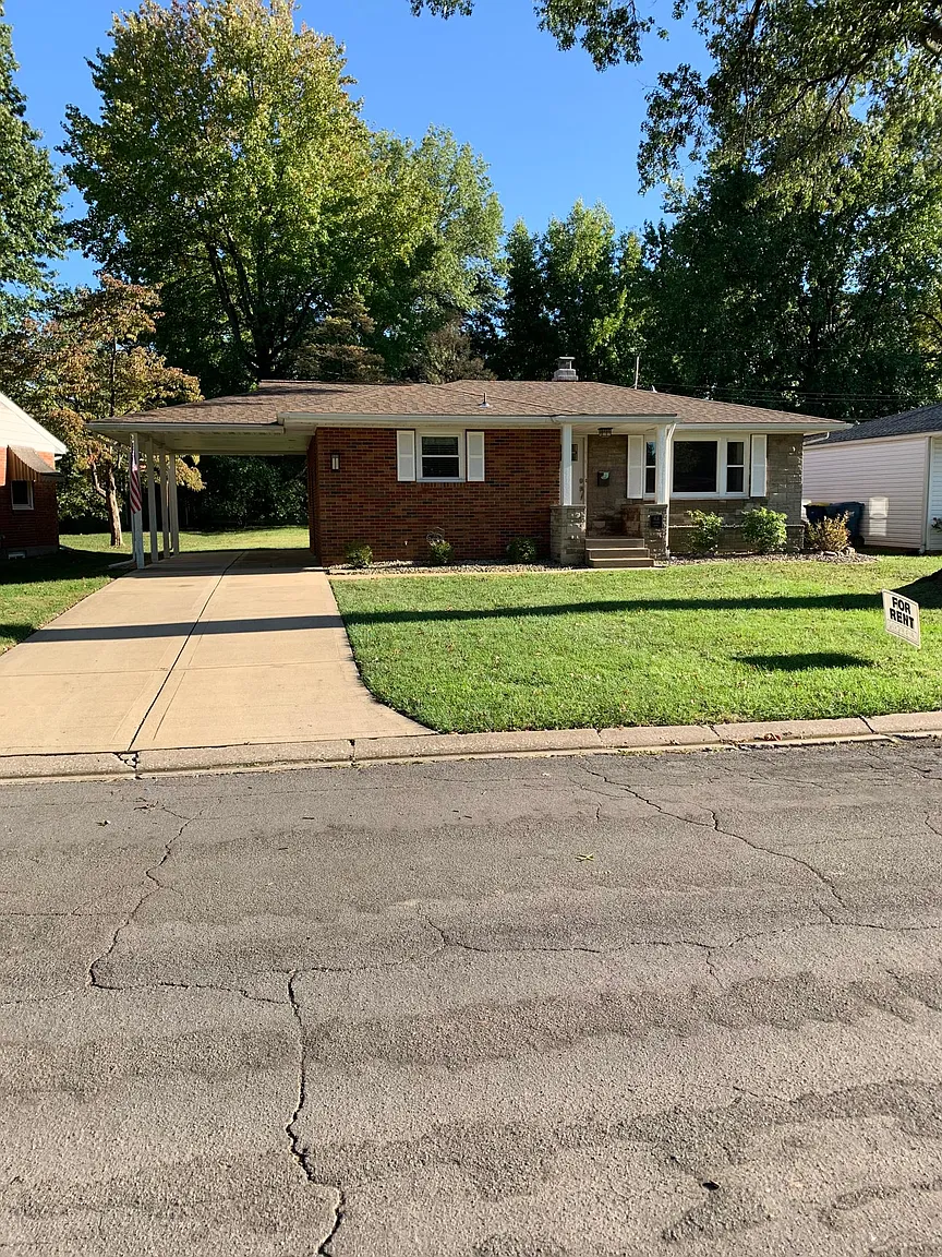 614 Roanoke Dr photo 1