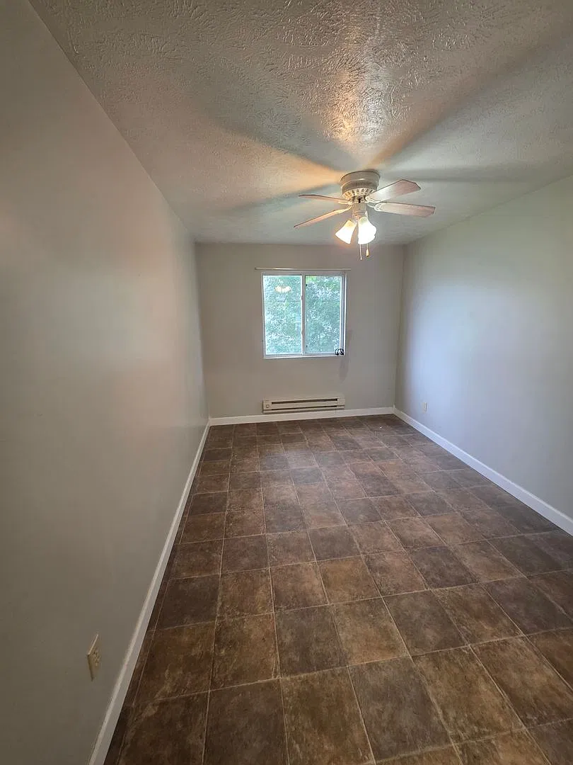 3-Bedroom Townhouse with Garage + Full Basement — Photo 3