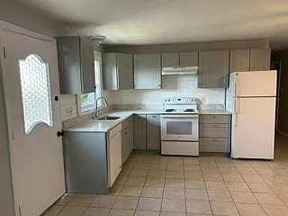 3 bed, 1.0 bath, 1000 sqft, $3,200 — Photo 3