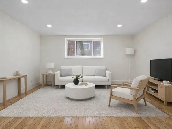 66 Bryon Rd APT 2, Chestnut Hill, MA 02467