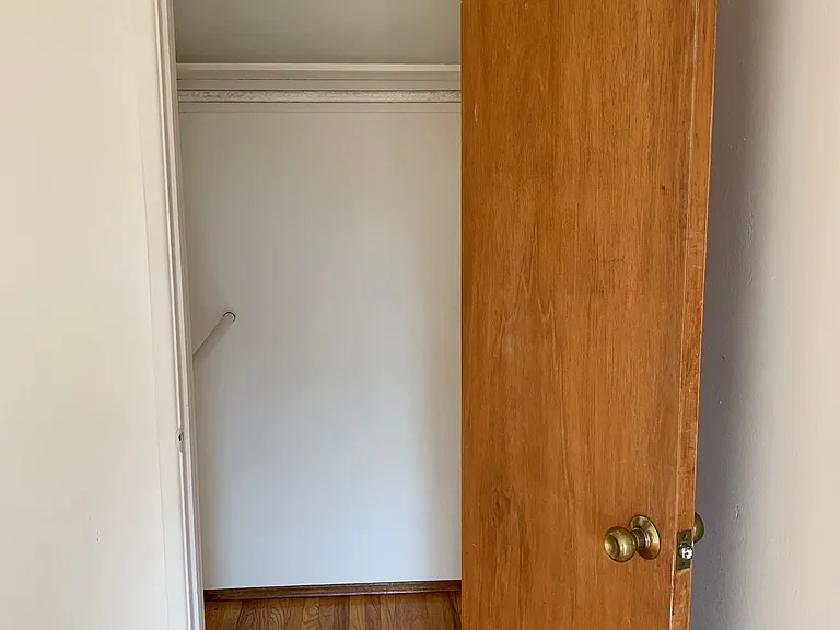721 W Lewis St — Photo 4