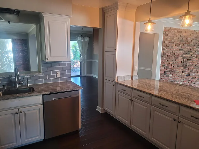502 Suwanee Cir — Photo 9