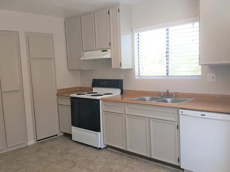 539 E Ridgecrest Blvd #F — Photo 6