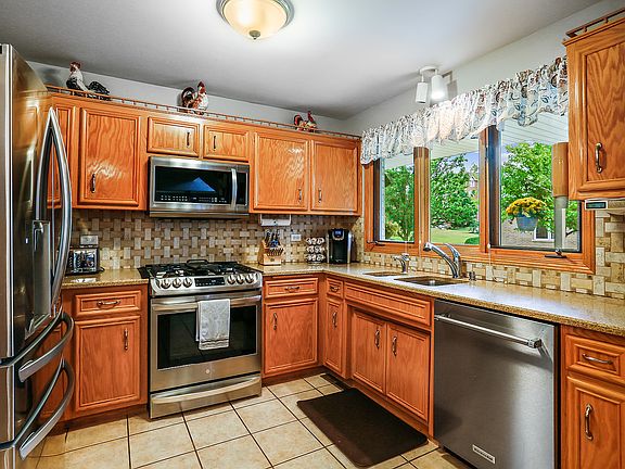 2nd image of 7915 Richardson Ln