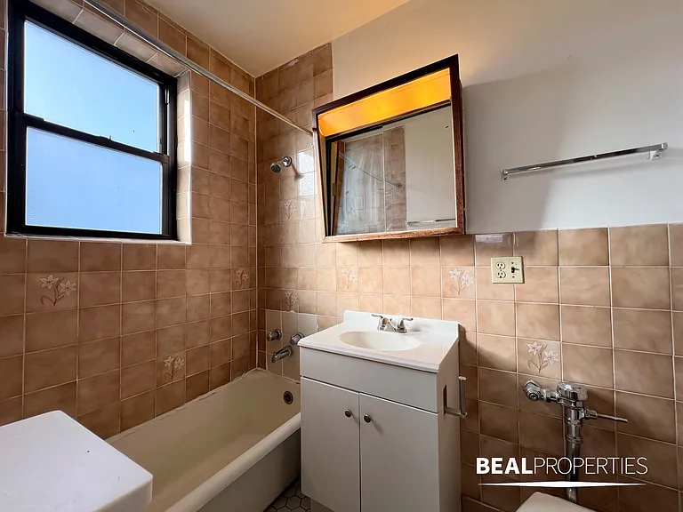739 West Belmont Avenue — Photo 10